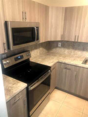 770 NE 128th St, North Miami, FL 33161