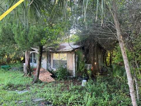 215 4th St, Apalachicola, FL 32320