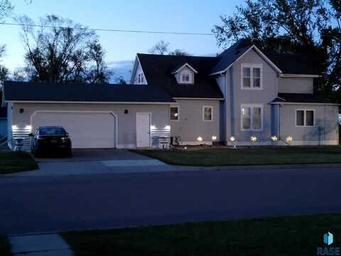 201 2nd Ave, Canistota, SD 57012
