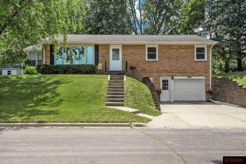 404 6th Ave NE, Waseca, MN 56093