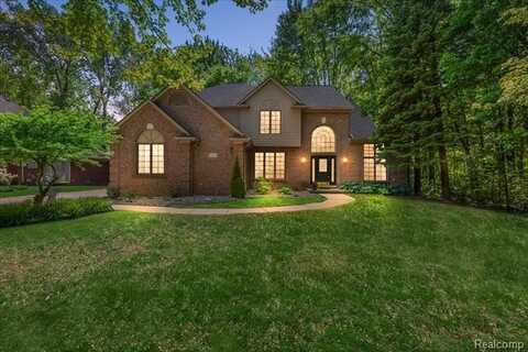 53629 WAYBURN Court, Utica, MI 48315