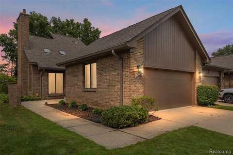 16281 Pine Ridge Drive N, Fraser, MI 48026