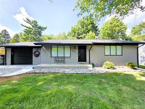 215 Almont Avenue, Almont, MI 48003