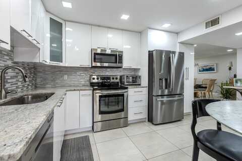 7509 Glendevon Lane, Delray Beach, FL 33446