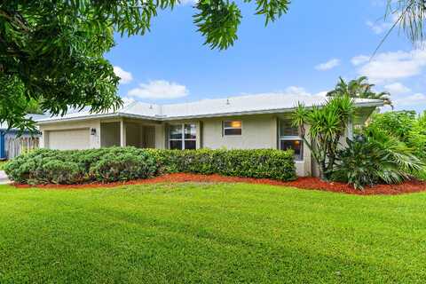 2060 NE Hoya Calle, Jensen Beach, FL 34957