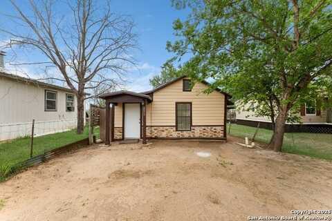 373 Avenue I, Poteet, TX 78065