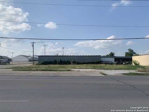 124 W Kingsbury, Seguin, TX 78155