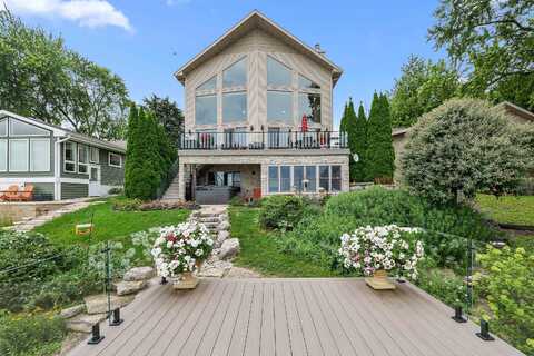 N10638 Howard Drive, Fox Lake, WI 53933