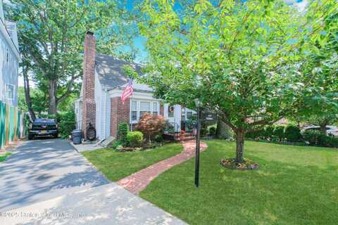 560 Drumgoole Road E, Staten Island, NY 10312