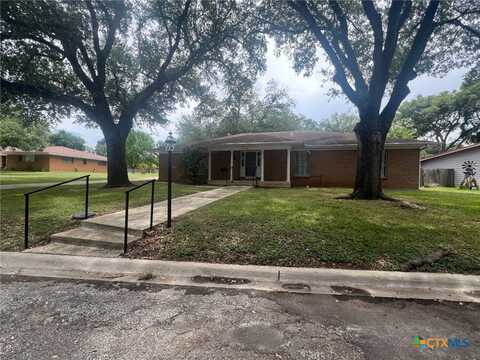 943 S Pecan Avenue, Luling, TX 78648