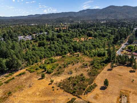 620 W River Street, Cave Junction, OR 97523