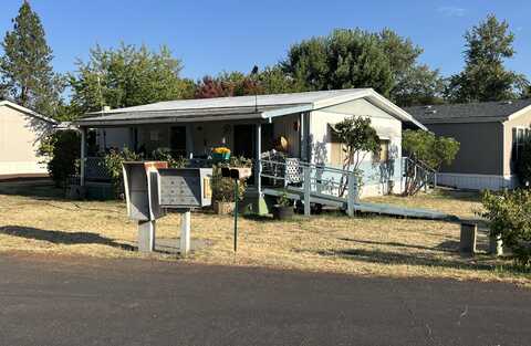 601 Woodlawn Circle, Grants Pass, OR 97526