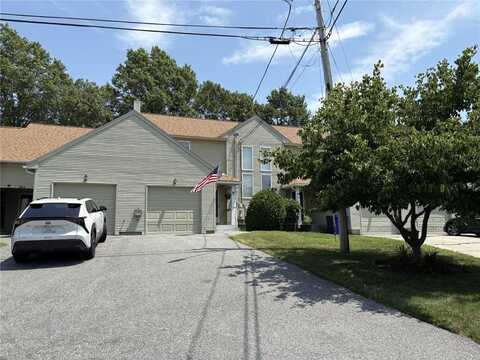 88 Nipmuc Trail, North Providence, RI 02904