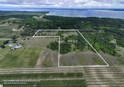 003 E Fort Road, Suttons Bay, MI 49682