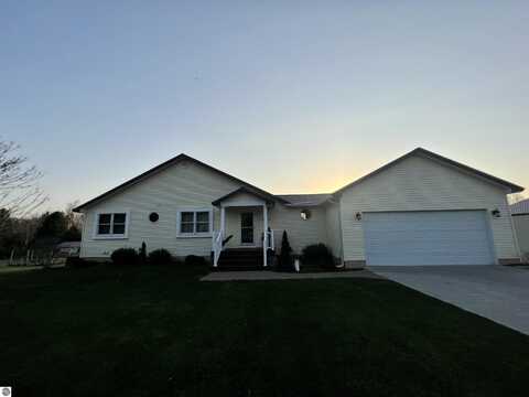 7495 Bennett Road, Williamsburg, MI 49690