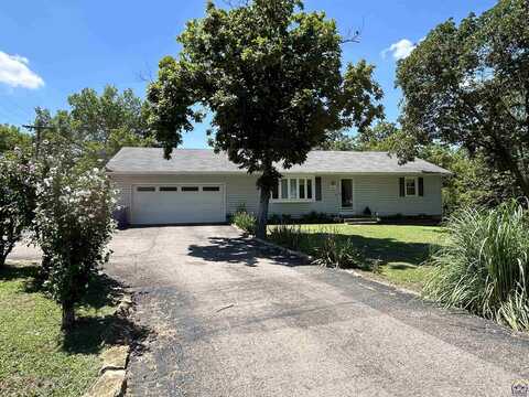 8597 Oak Point RD, Ozawkie, KS 66070