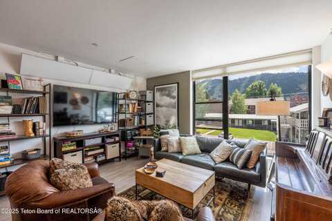 105 MERCILL Avenue, Jackson, WY 83001