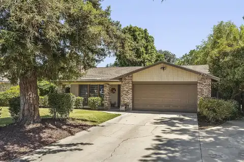 1121 E Paradise Avenue, Visalia, CA 93292