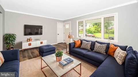 7533 DOVER LANE, LANHAM, MD 20706