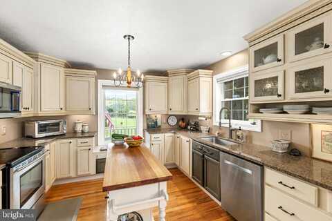 40 MEADOWBROOK COURT, BENTONVILLE, VA 22610