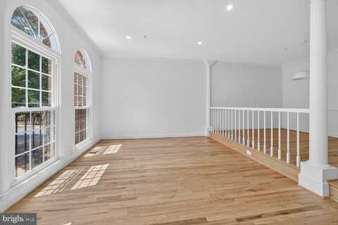 1533 N COLONIAL COURT, ARLINGTON, VA 22209