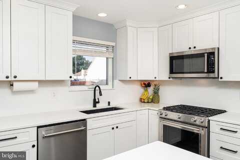 200 CUTTER LANE, MANAHAWKIN, NJ 08050