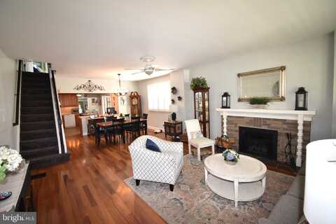 438 W BROAD STREET, BURLINGTON, NJ 08016