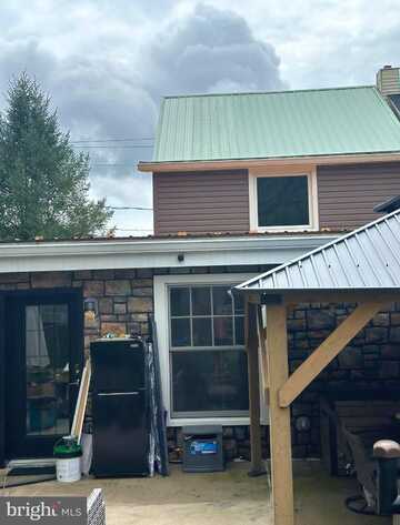 39 W GRAND AVENUE, TOWER CITY, PA 17980