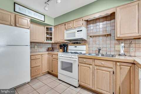1964 E OAK ROAD, VINELAND, NJ 08361
