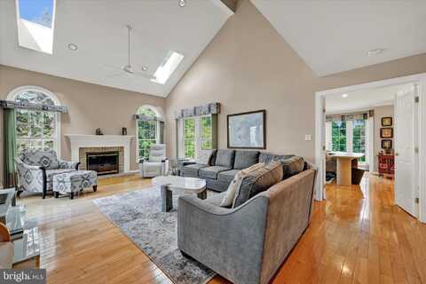 40 BELLCHASE, PIKESVILLE, MD 21208