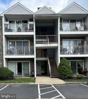 28 HOLLY COURT, HAMILTON, NJ 08619