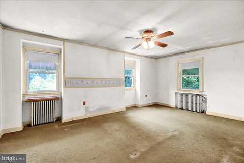 2302 READING BOULEVARD, READING, PA 19609