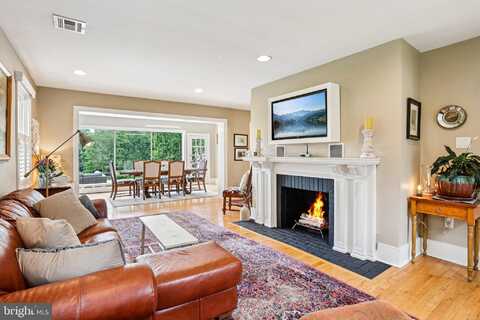 2070 TRUMBAUERSVILLE ROAD, QUAKERTOWN, PA 18951