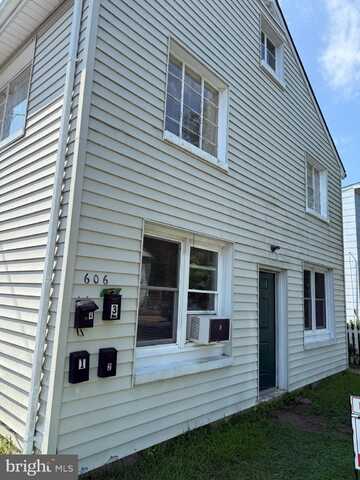 606 STUART STREET, FREDERICKSBURG, VA 22401