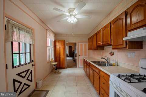 132 CORAL STREET, LANCASTER, PA 17603