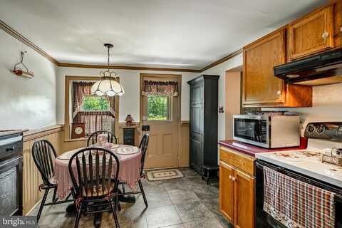 867 HUFFS CHURCH ROAD, ALBURTIS, PA 18011