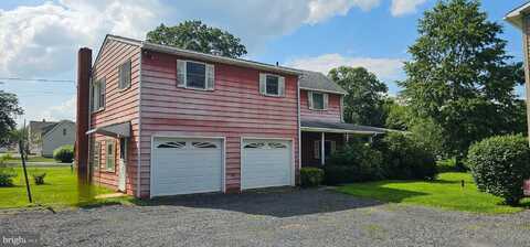 735 W BROAD STREET, QUAKERTOWN, PA 18951