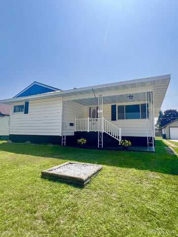1317 W Hughitt, Iron Mountain, MI 49801