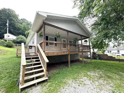 690 Brownell Ave, Middleport, OH 45760