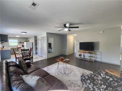 2512 SE 3rd ST, Bentonville, AR 72712