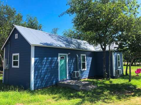 443 Bee, Normanna, TX 78142