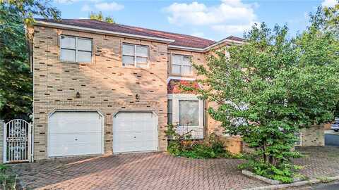 21 Kerry Lane, Staten Island, NY 10307