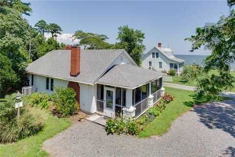 17 Mad Calf Lane, Gwynn, VA 23066