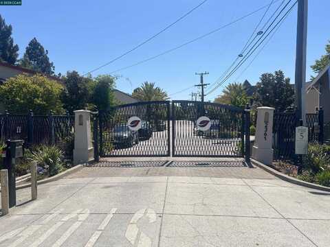 2361 E 29Th St, Oakland, CA 94606