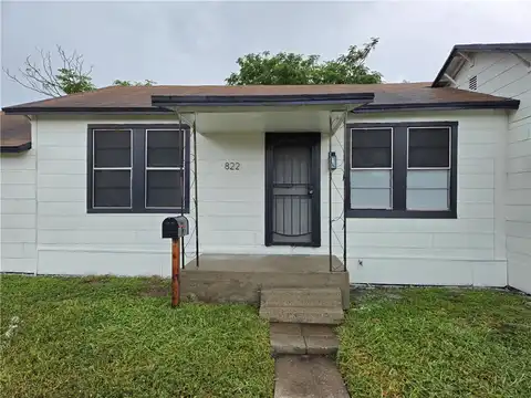 822 E Doddridge Avenue, Kingsville, TX 78363