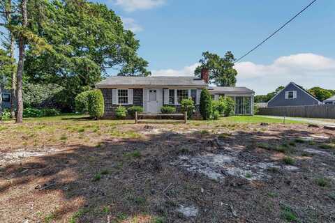 22 Maushops Path, West Yarmouth, MA 02673