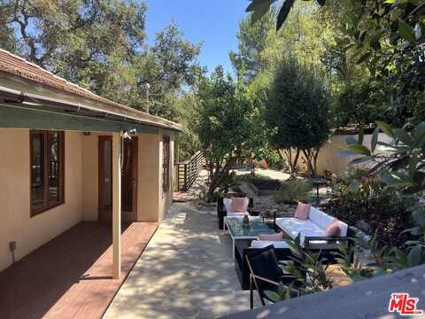 19747 Horseshoe Dr, Topanga, CA 90290