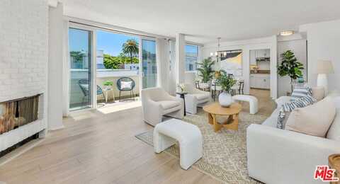 930 3rd St, Santa Monica, CA 90403