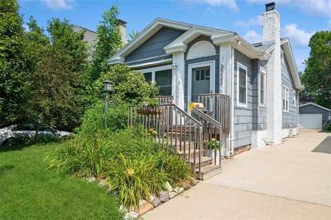 2323 D Avenue NE, Cedar Rapids, IA 52402
