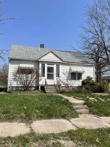 1002 Center Point Road NE, Cedar Rapids, IA 52402